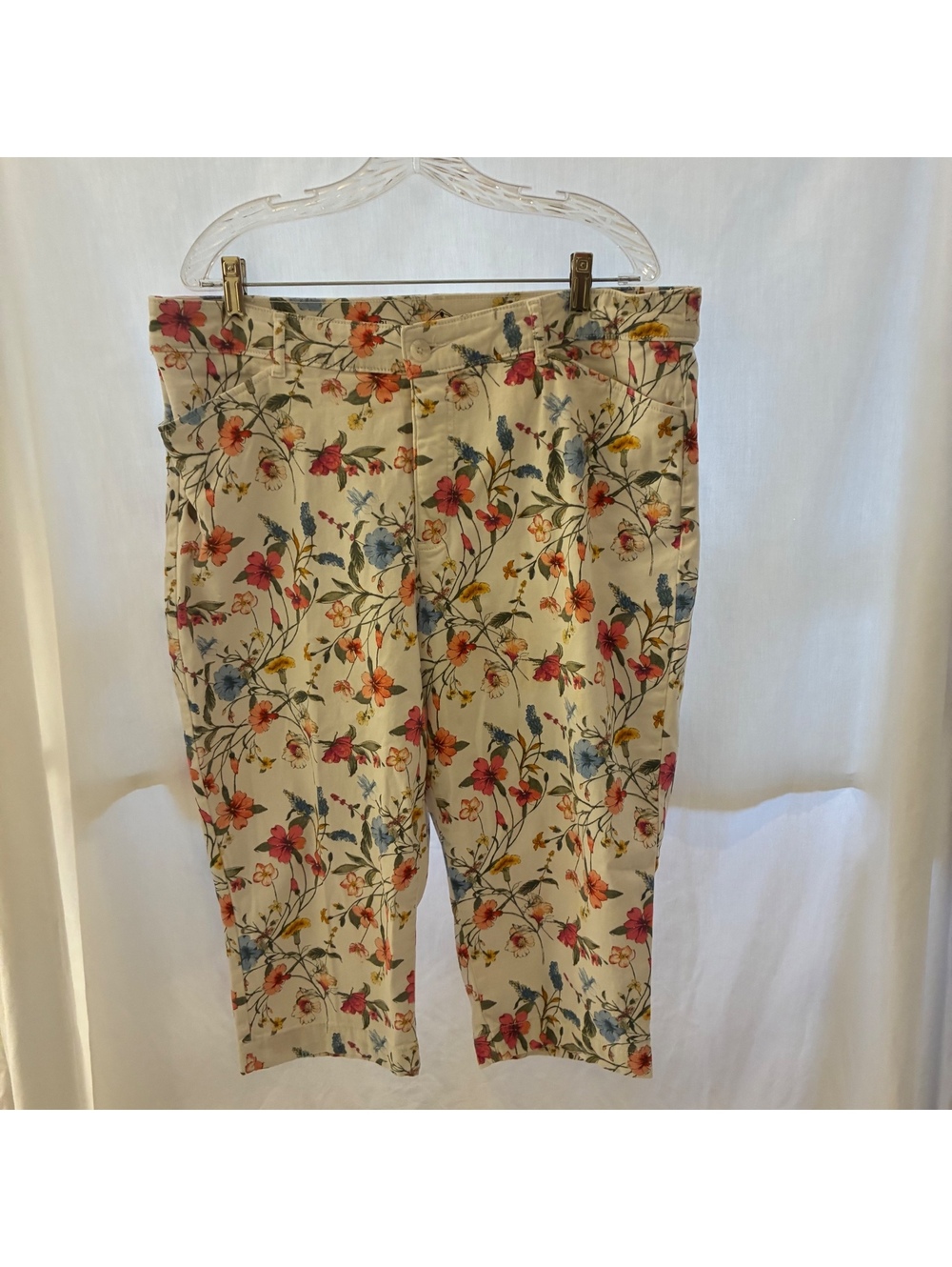 St Johns Bay Secretly Slender Mid Rise Off White Cottagecore Floral Capris Sz18